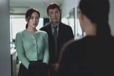 イ・ビョンホン×パク・チャヌク監督のサスペンスフルな就活サバイバル『しあわせな選択』公開日は3月6日に 画像