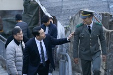 劇中とは真逆の雰囲気…ヒョンビン主演『メイド・イン・コリア』撮影現場のビハインド写真【PHOTO】 画像