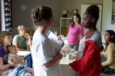 有村架純がナレーション担当『そして彼女たちは』若くして妊娠した女性たちの一歩を踏み出す姿を捉える予告編 画像