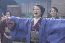 「幸せになって」「お似合い」さとうほなみ＆ヒロウエノの仲良しショットに祝福コメント　連続テレビ小説「ばけばけ」 画像