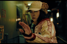 「ばけばけ」おサワ役で話題の円井わん、闇バイト相手にアクション初挑戦『ヒグマ!!』メイキング映像 画像