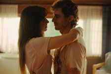 恋人に触れた瞬間に、何かが狂いだす…力入りすぎ激痛マッサージシーン公開『トゥギャザー』本編映像 画像