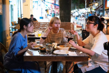 有村架純×黒木華×南沙良、密輸仲間となった3人の姿と、塩野瑛久＆青木柚＆斎藤工らのカットも『マジカル・シークレット・ツアー』 画像