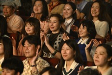 仲里依紗、松坂桃李の妻役に『SUKIYAKI 上を向いて歩こう』土屋太鳳も出演 画像