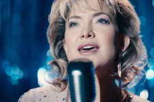 アカデミー賞主演女優賞ノミネートのケイト・ハドソンが実在のシンガーを熱演『ソング・サング・ブルー』25年越しのオスカー候補へ 画像
