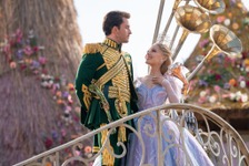 すれ違うグリンダとフィエロ…『ウィキッド 永遠の約束』清水美依紗＆海宝直人、吹替版本編シーン 画像