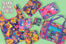ディズニーキャラクターのカラフルな総柄！ 春のレジャーにぴったりなバッグ＆ポーチ登場 画像