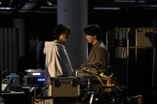 中村倫也と神木隆之介が対峙！ 映画『君のクイズ』、物語の核心に迫る緊迫の場面写真20点解禁 画像