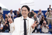 菅田将暉「ミラクルな初体験」黒沢清監督『黒牢城』本木雅弘＆宮舘涼太と初のカンヌで喝采浴びる 画像
