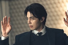 「最強の叔父」イ・ドンウクに世界が釘付け！『殺し屋たちの店 2』が話題性ランキング席巻中！ 画像