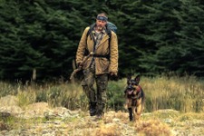ブラッド・ピット演じる退役軍人と義足の愛犬、互いを支え合う固い絆…『ハート・オブ・ビースト』予告編 画像