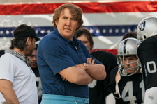 ニコラス・ケイジがNFLの名コーチ、ジョン・マッデンに大変身！『Madden』初予告編 画像