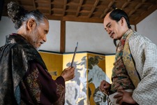 昨年に続き絵師役出演の片岡鶴太郎に「演じるときの魂が違う」の声、間宮祥太朗にも「生き生きしてました」の反応…「豊臣兄弟！」38話 画像