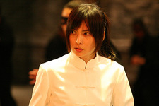 柴咲コウがナイナイ岡村と吹き替えナシでガチンコ対決！　怖いものなしの『少林少女』 画像