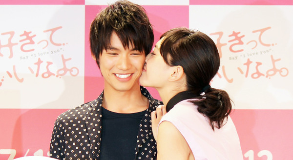 川口春奈 ごめんなさい と恐縮 福士蒼汰のほっぺにキス Cinemacafe Net