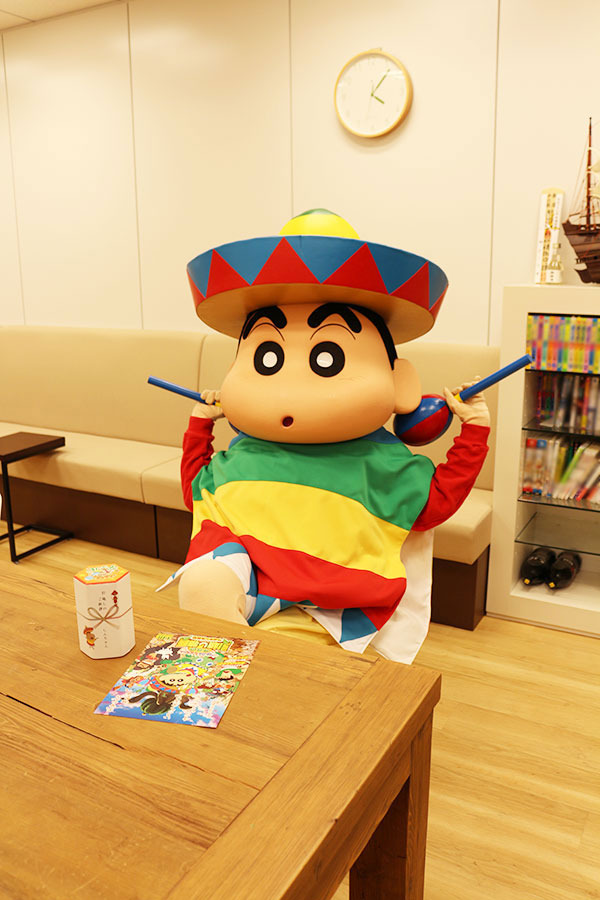 クレヨンしんちゃん 引越しの挨拶そっちのけで女性に囲まれノリノリ 6枚目の写真 画像 Cinemacafe Net クレヨンしんちゃん 引越しの挨拶そっちのけで女性に囲まれノリノリ 6枚目の写真 画像 Cinemacafe Net