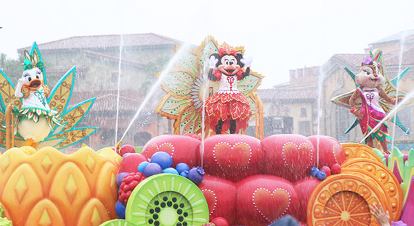 ディズニー】シーも夏本番！ 「ミニーのトロピカルスプラッシュ」満喫