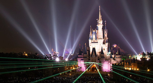 ディズニー】新年はパークでお祝い！「ニューイヤーズ・イヴ