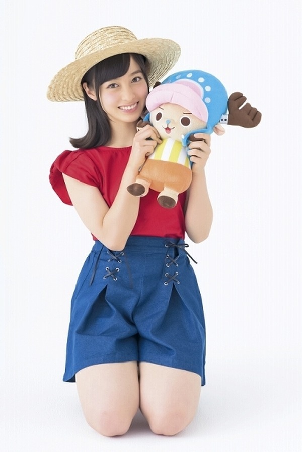 橋本環奈、ルフィのコスプレ披露！「ONE PIECE」連載18周年特別企画