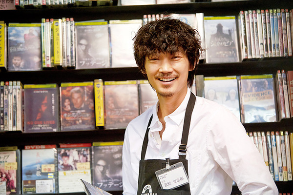 綾野剛 ヒゲ店 からテロリストまで ニュートラルな役者の大躍進 Cinemacafe Net 綾野剛 ヒゲ店 からテロリストまで ニュートラルな役者の大躍進 Cinemacafe Net