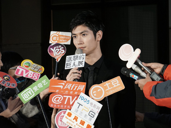 三浦春馬 進撃の巨人展 In台湾をアピール 立体起動で飛び回ったことが蘇った Cinemacafe Net