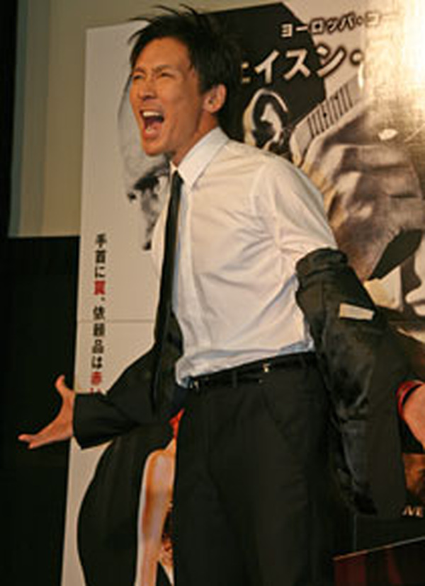 郷ひろみ ジャケットの次は 脱ぎプレイ 変わらぬダンディズムの秘訣を披露 3枚目の写真 画像 Cinemacafe Net