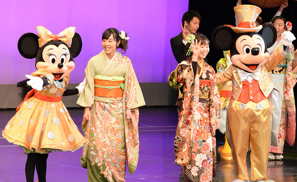 東京ディズニーランド　キャスト限定　成人式　浦安市　バッチ　希少　レア 毎年恒例の「東京ディズニーランド」成人式！ 35周年衣装のミッキー