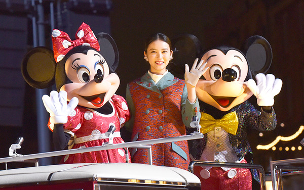 ディズニー】武井咲がミッキー＆ミニーとドライブ！一夜限定スペシャル