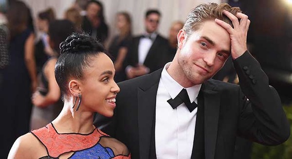 ロバート パティンソン 婚約者に 今年結婚しないなら別れる と迫られる Cinemacafe Net
