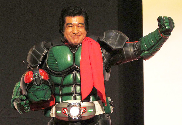 俳優・藤岡弘、45年ぶり初代仮面ライダー演じ「感無量」 劇レア“マスク