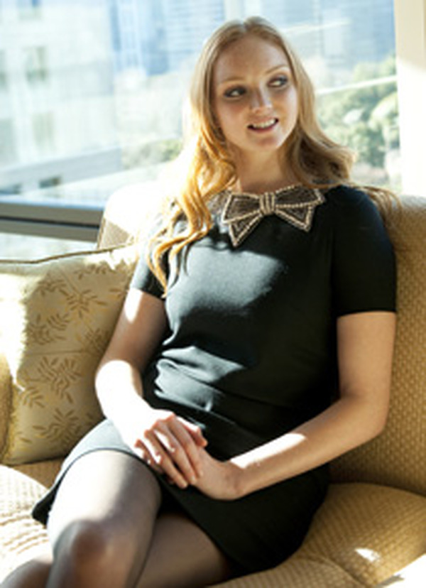 鬼才ギリアムを虜にしたミューズ リリー コール 彼女が見る 鏡 の中の世界は 2枚目の写真 画像 Cinemacafe Net