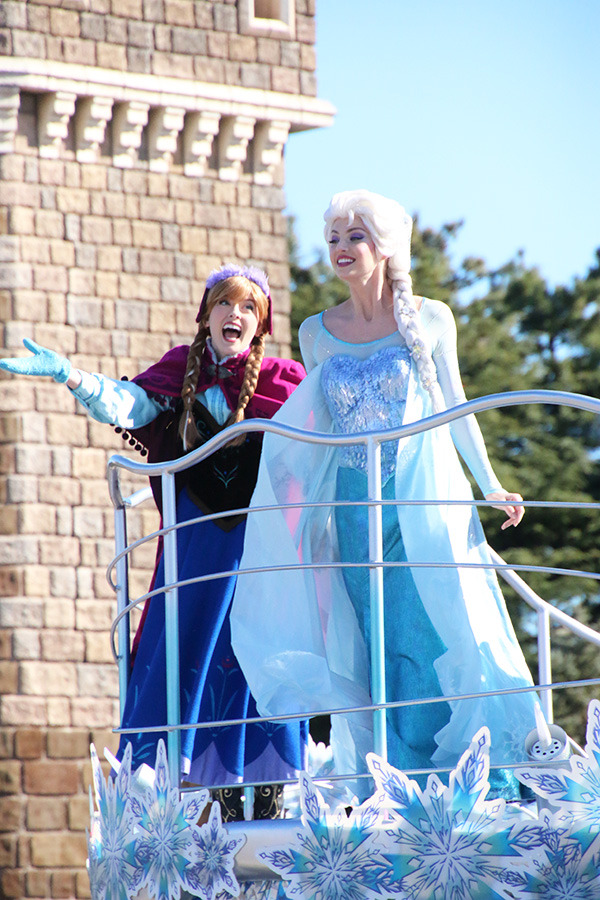 ディズニー アナ エルサとレリゴー アナとエルサのウィンターグリーティング 鑑賞ガイド 4枚目の写真 画像 Cinemacafe Net