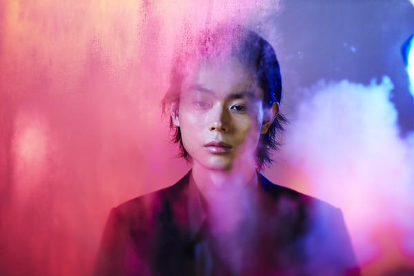 菅田将暉、憂いの表情に注目！第2弾シングル「呼吸」アートワーク公開