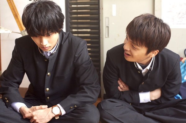 山崎賢人＆岡山天音、“仲良しすぎ”場面写真入手！映画『氷菓』 | cinemacafe.net