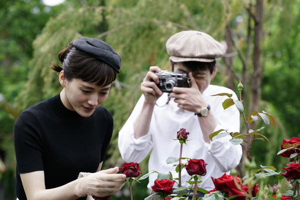 今夜、ロマンス劇場で　サイン入りプレス　坂口健太郎　綾瀬はるか 81Pqehf-p+L._AC_UF350,