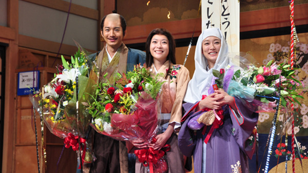 水川あさみ 涙の 江 クランクアップ 妹 上野樹里 向井理と抱擁 Cinemacafe Net