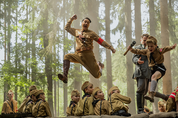 タイカ・ワイティティのセンスが光る スカヨハら登場の『ジョジョ・ラビット』ポスター 3枚目の写真・画像