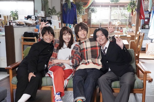 有村架純＆高橋海人ら仲良し家族写真公開、新ドラマ「姉ちゃんの恋人