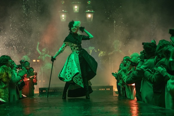 クルエラ エマ ストーン 衣装が役を作る アカデミー賞デザイナーが手掛ける豪華衣装の舞台裏 6枚目の写真 画像 Cinemacafe Net