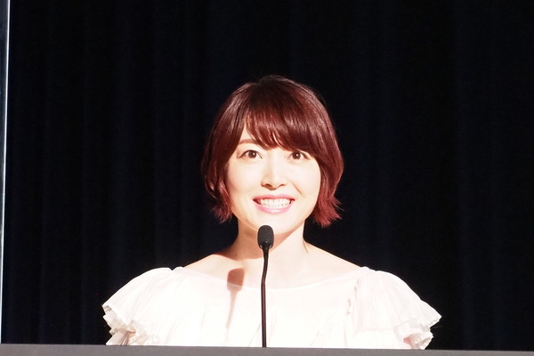 花澤香菜 逃亡医f 劇中歌を担当 いつもよりアンニュイ 自身初の昭和歌謡 2枚目の写真 画像 Cinemacafe Net