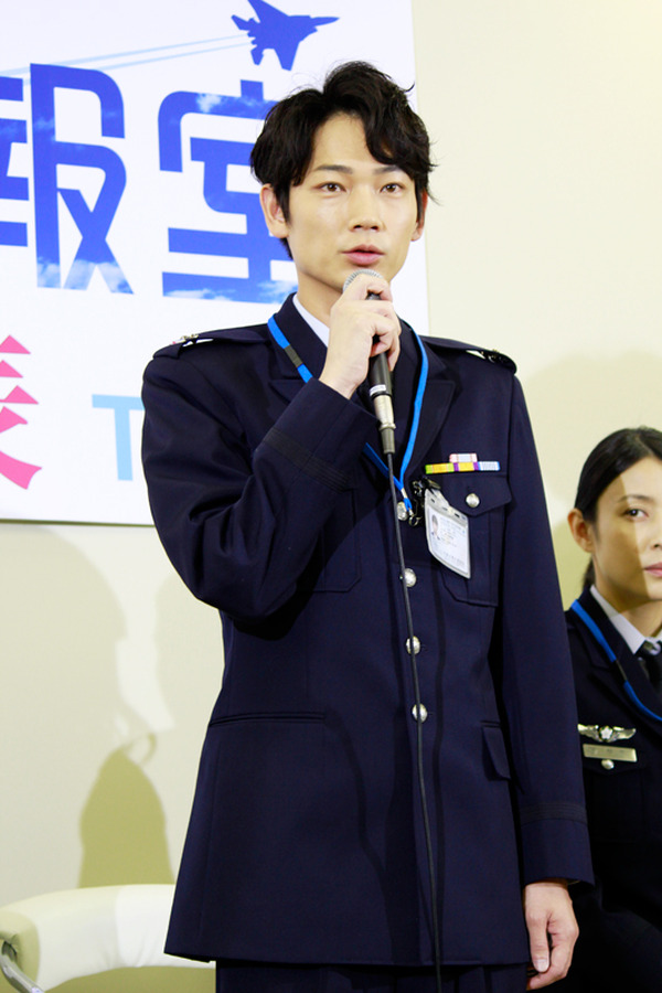 Photoレポート 自衛官姿の綾野剛に制服萌え 空飛ぶ広報室 で