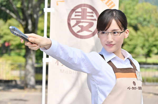 綾瀬はるか＆佐藤健「義母と娘のブルース」オフショット公開