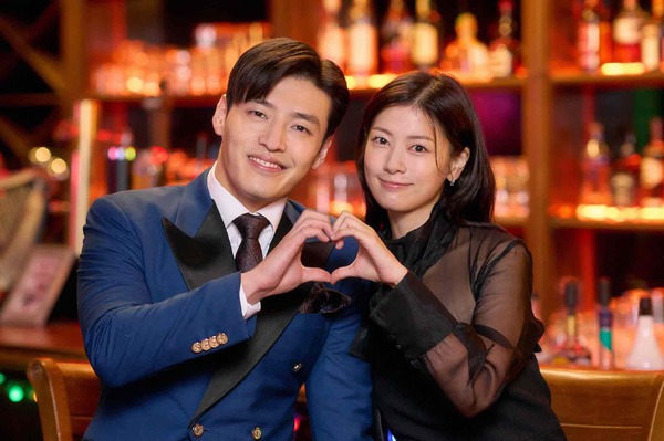 '계속 웃으세요' 한국형 로맨틱 코미디 영화 '러브 리셋: 30일 후 나는 이혼한다' 초절친 메이킹 컷 공개 |