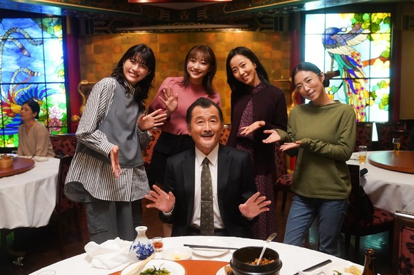 吉田鋼太郎“源太郎”ら伊藤家大集合 映画『おいハンサム!!』場面写真