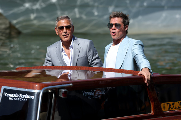 ウルフズ ブラッド・ピット & ジョージ・クルーニー 直筆サイン入り写真　q3 ブラッド・ピット×ジョージ・クルーニー！ 新作アクションコメディ映画