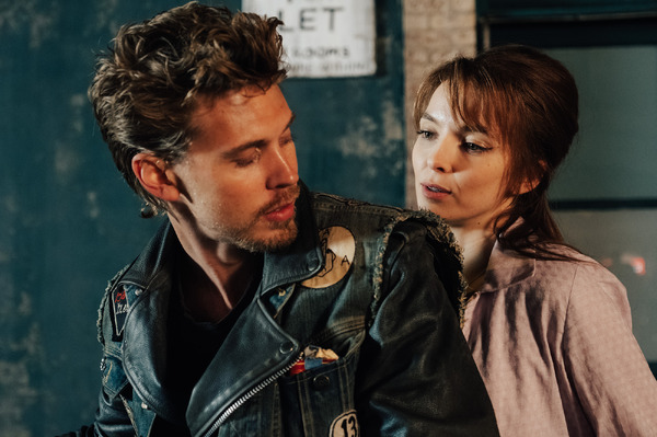 ジョディ・カマー＆オースティン・バトラー「物語に忠実に」『ザ