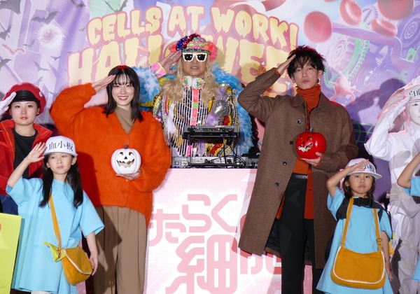 791★はたらく細胞 シリーズ★全巻セット 佐藤健 永野芽郁 永野芽郁＆佐藤健、オレンジ色コーデで渋谷に登場！『はたらく細胞