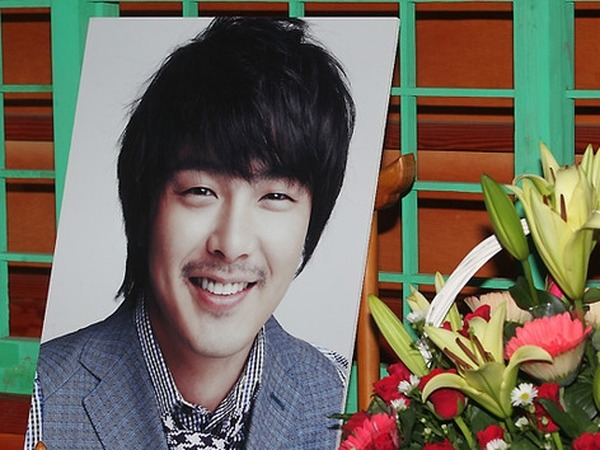 故パク・ヨンハさんの15周忌。納骨堂を訪れたジェジュンが想いを綴る