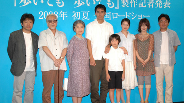 どこまで演技？ 重〜い雰囲気の中、阿部寛主演『歩いても 歩いても