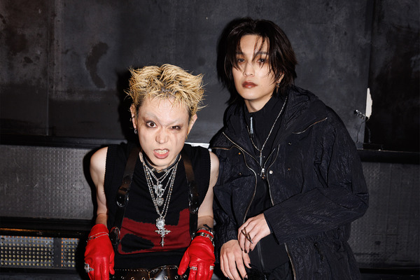 菅田将暉＆レイニ“OVER CHROME”の場面写真とメイキングカット